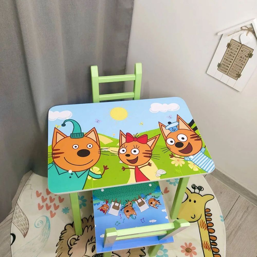 Детский столик и два стула, Три кота