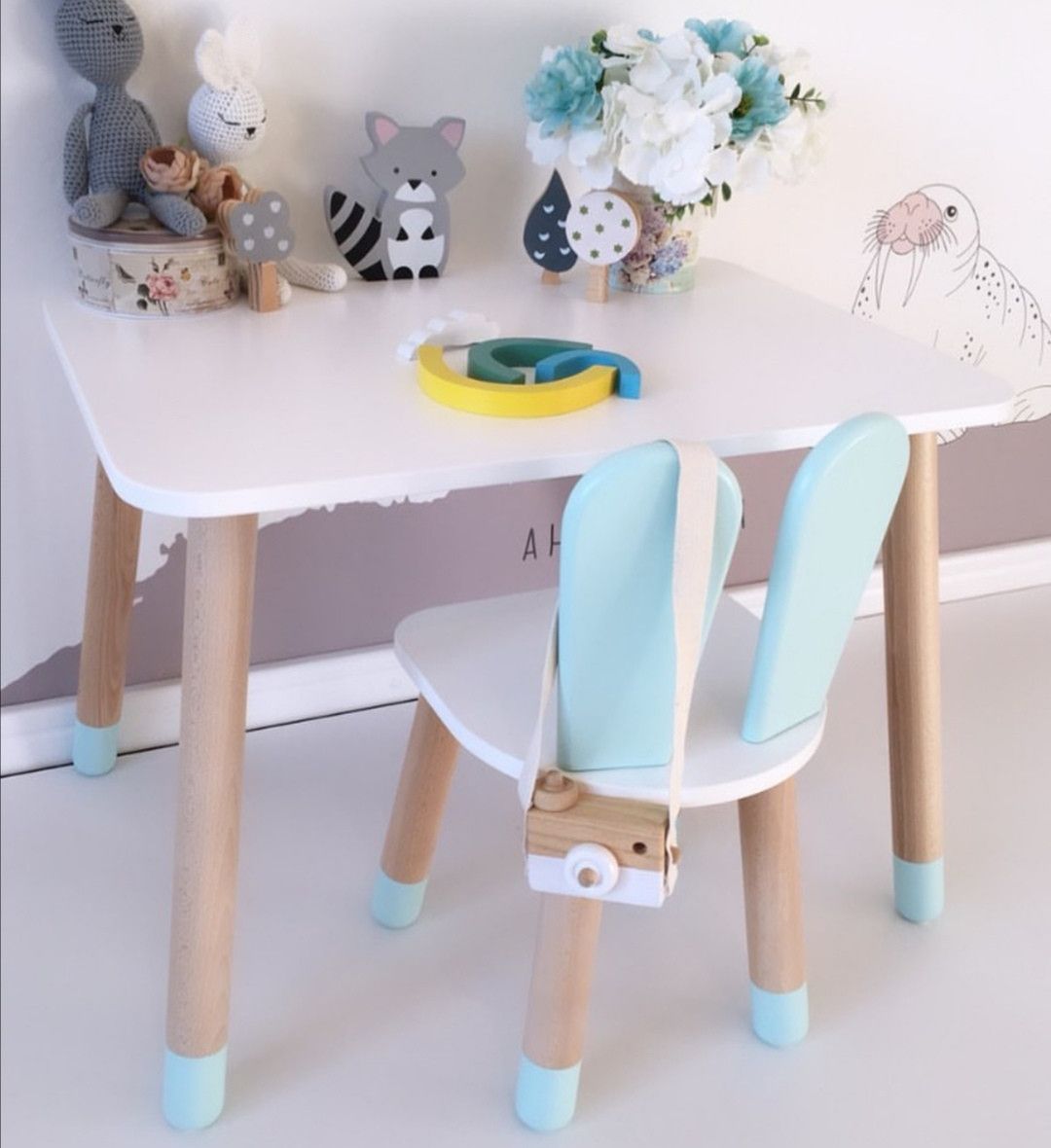 Детский стол и стул (деревянный стульчик зайка и прямоугольный стол)
