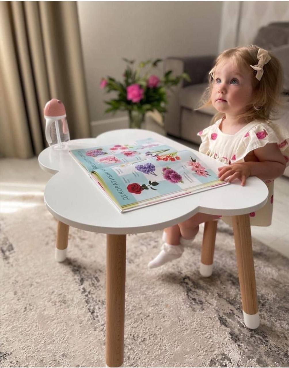 Дитячий стіл і 1 стілець (дерев'яний стільчик зайчик зайчик і стіл напівхмара)