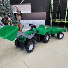 Детский педальный трактор