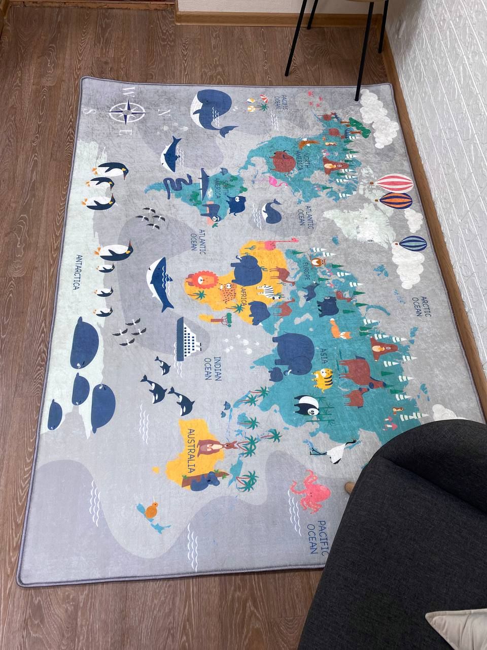 Турецкий безворсовый коврик "Карта мира на сером" без россии!