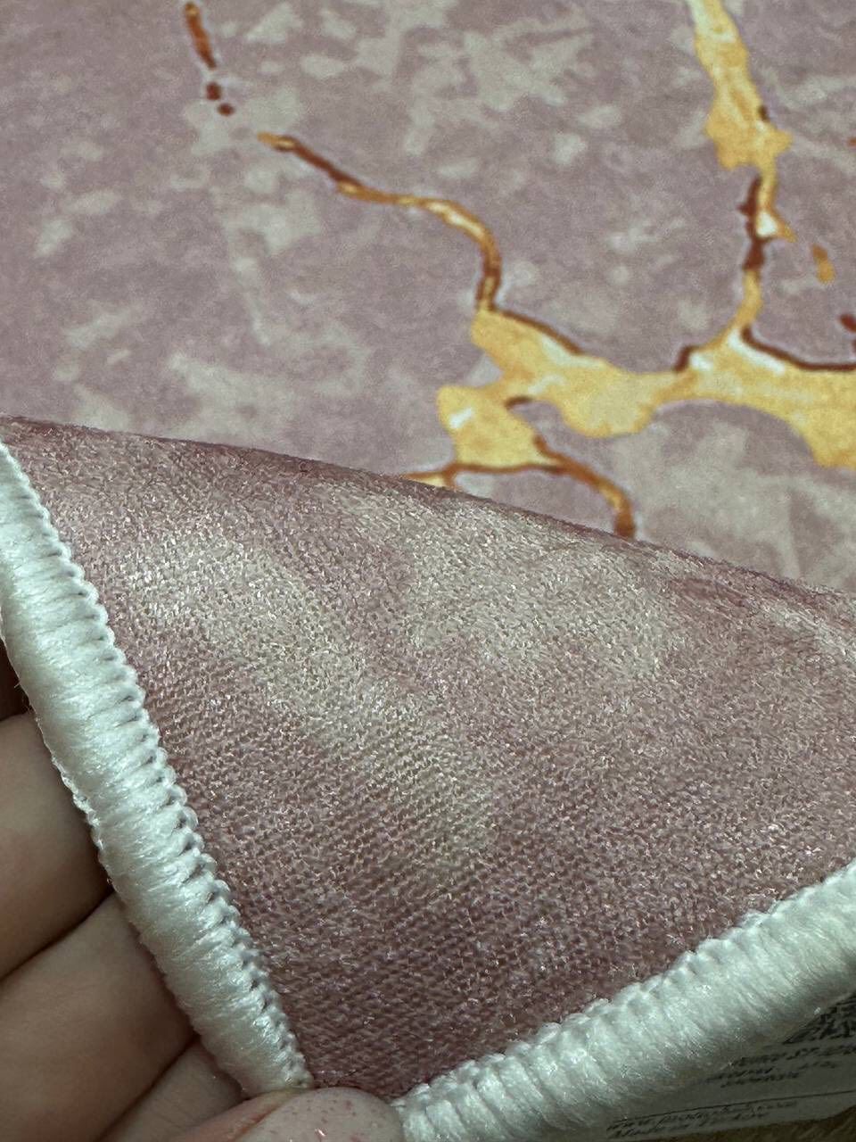 Турецкий безворсовой коврик "Розовый мрамор золото"