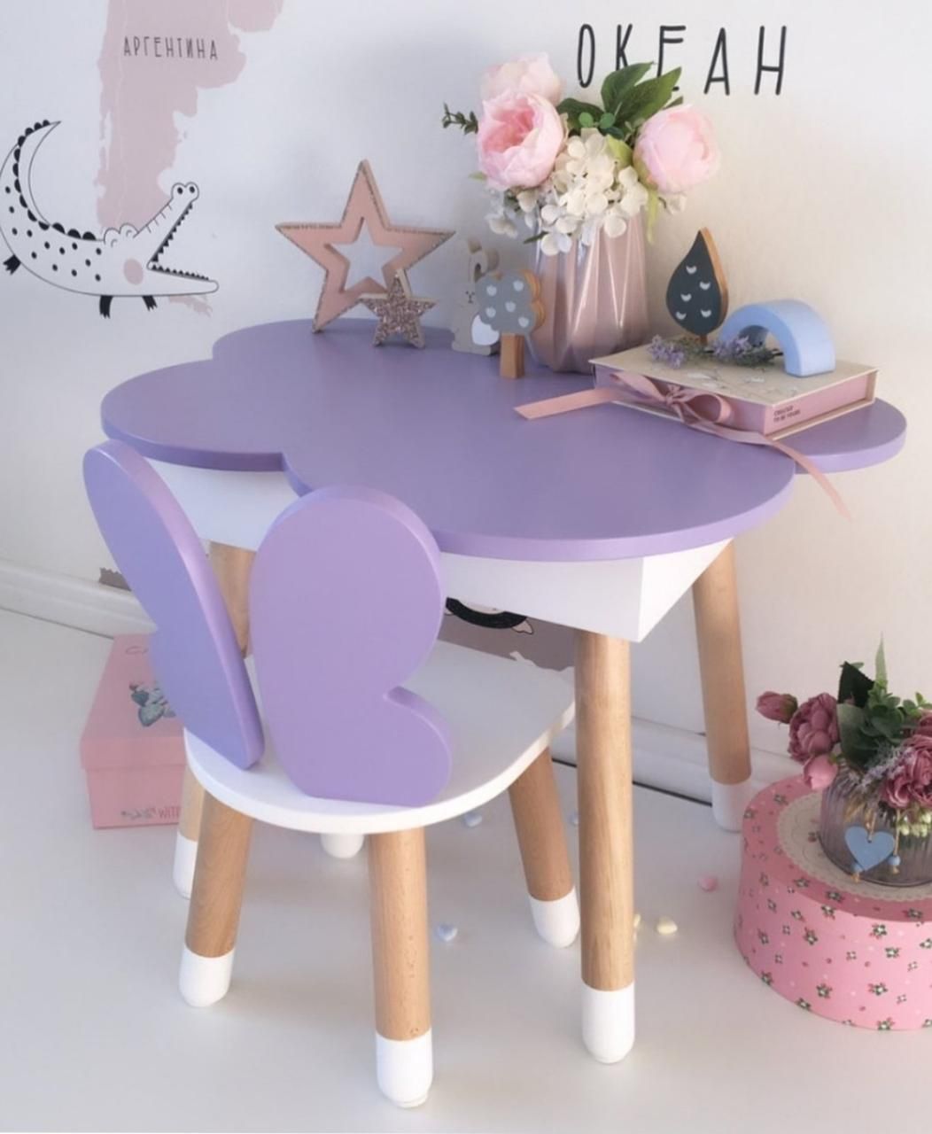 Дитячий стіл напівхмара з пеналом і 2 стільці (форма на вибір)