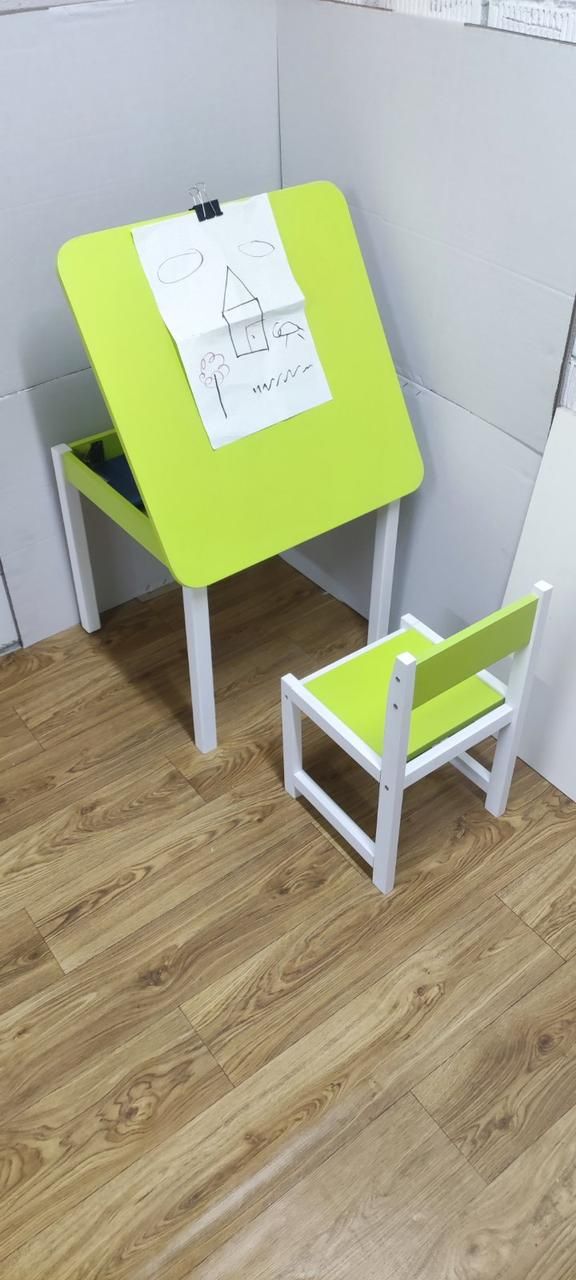 Детский стол-мольберт лайм и 1 стул