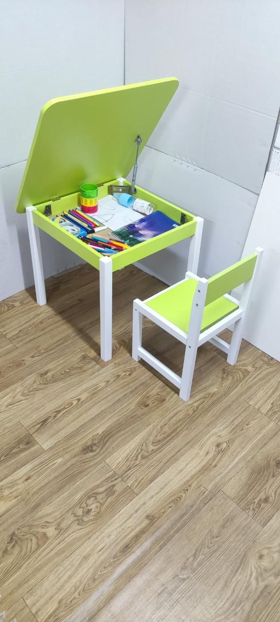 Дитячий стіл-мольберт лайм і 1 стілець