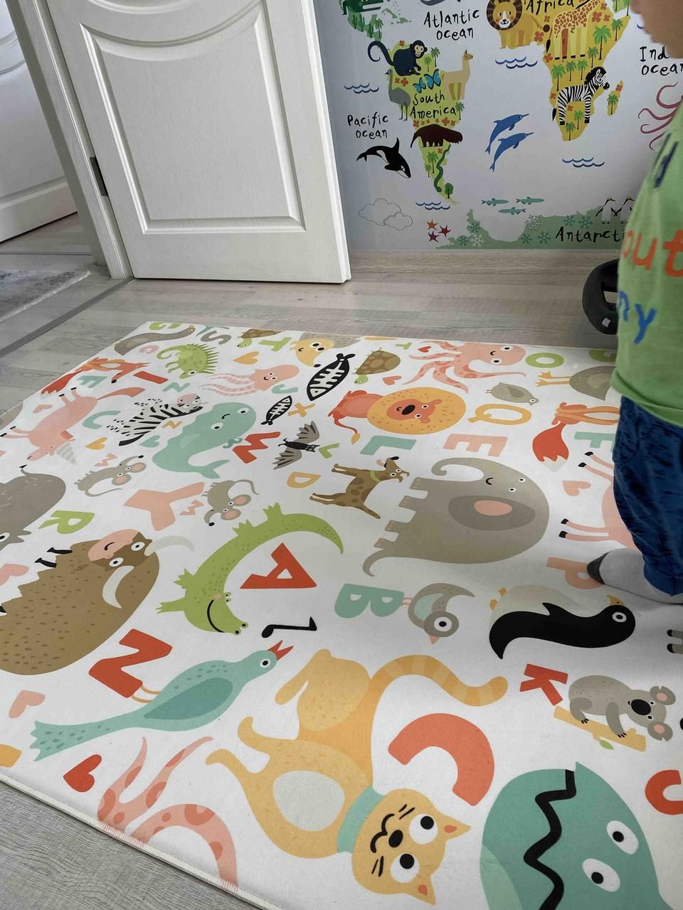 Плюшевий утеплений дитячий килим "Тварини та літери"