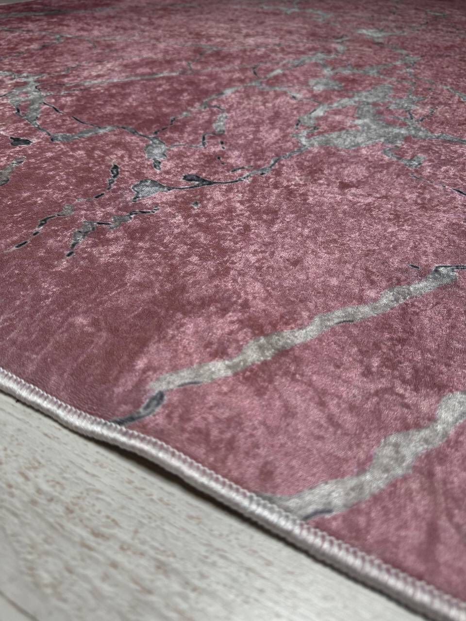 Турецкий безворсовой коврик "Розовый мрамор серебро"