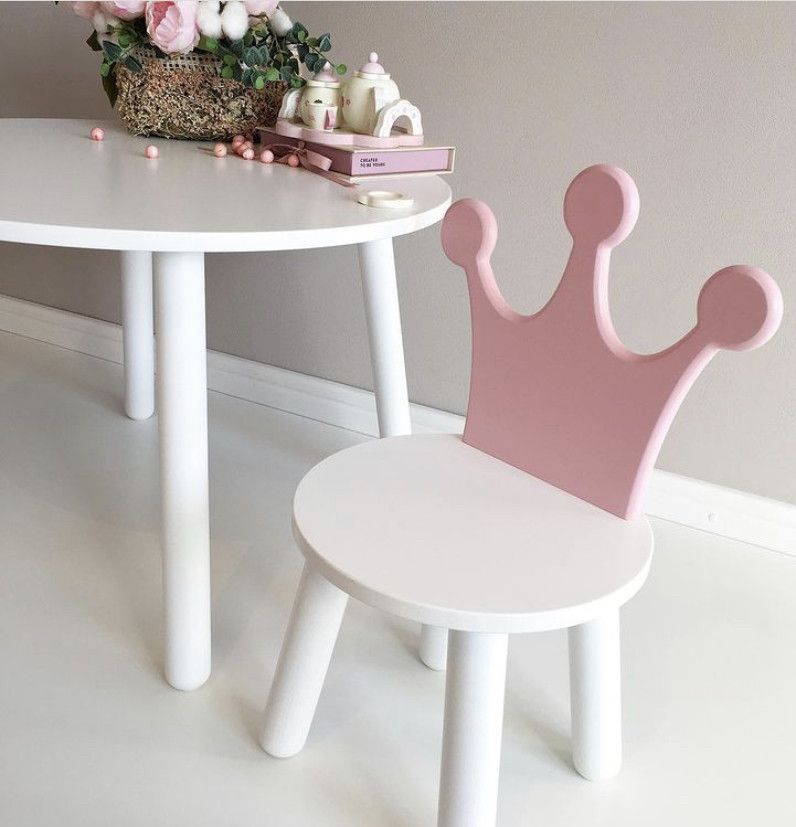 Детский стол и 1 стул (деревянный стульчик корона и круглый столик)