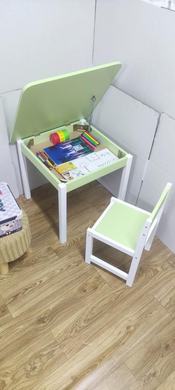 Детский стол-мольберт зеленая вода и 1 стул