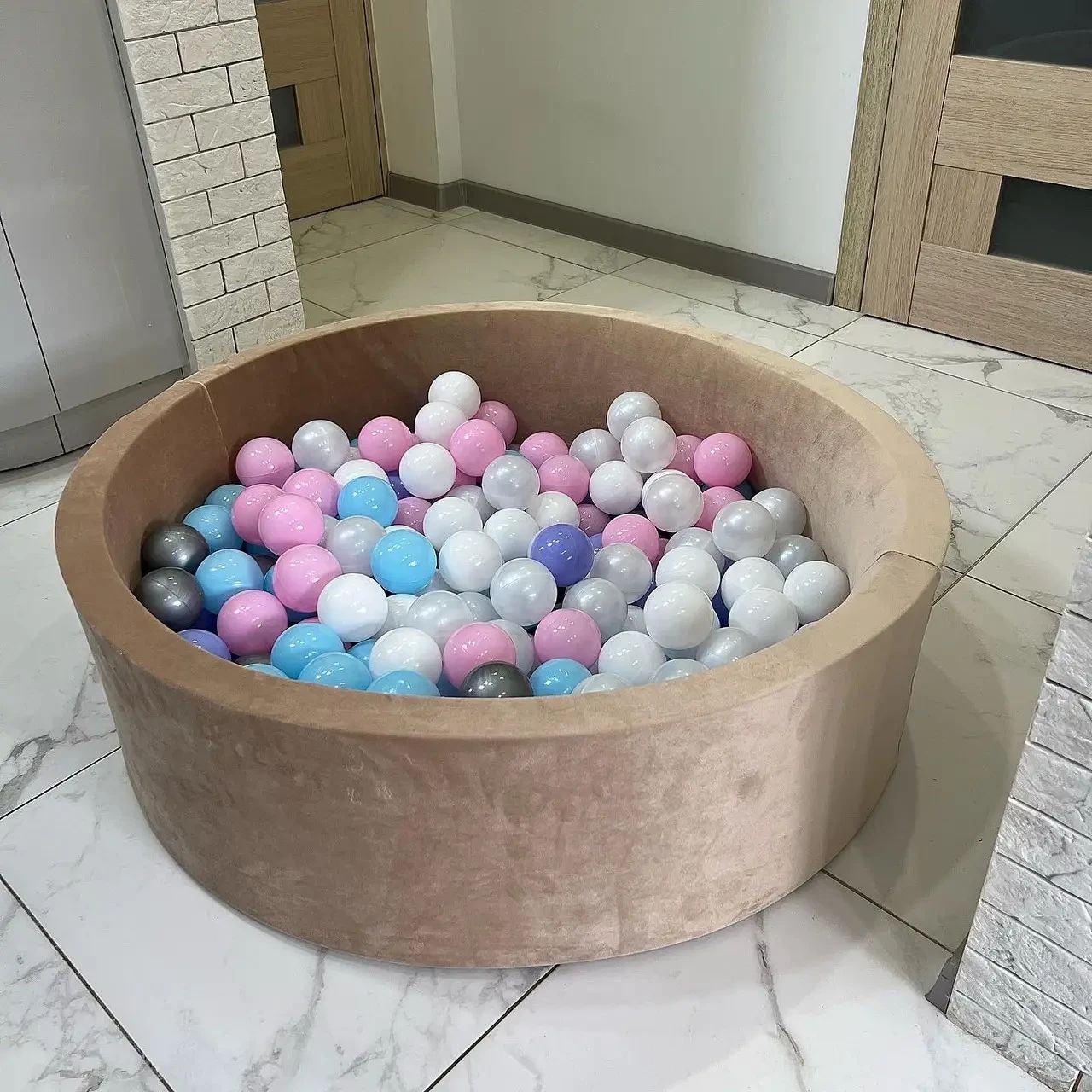 Сухий басейн з кульками в комплекті (200 шт) бежевого кольору 100 х 40 см велюр